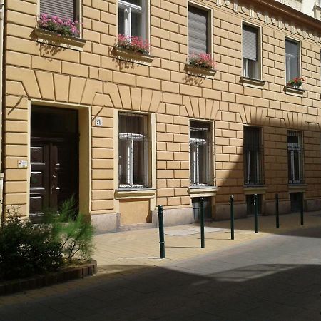 Lily Apartman Будапеща Екстериор снимка