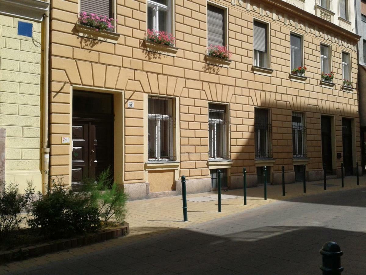 Lily Apartman Будапеща Екстериор снимка