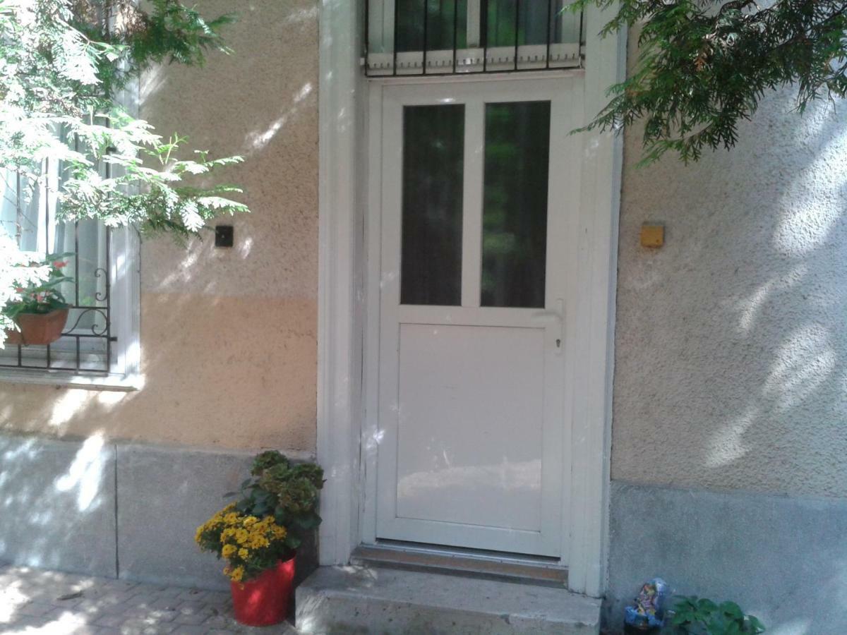 Lily Apartman Будапеща Екстериор снимка