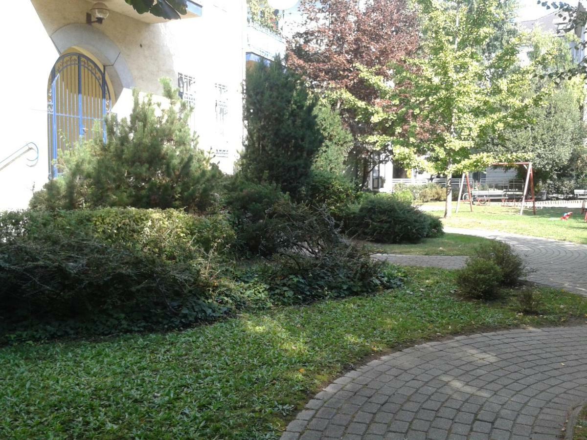 Lily Apartman Будапеща Екстериор снимка